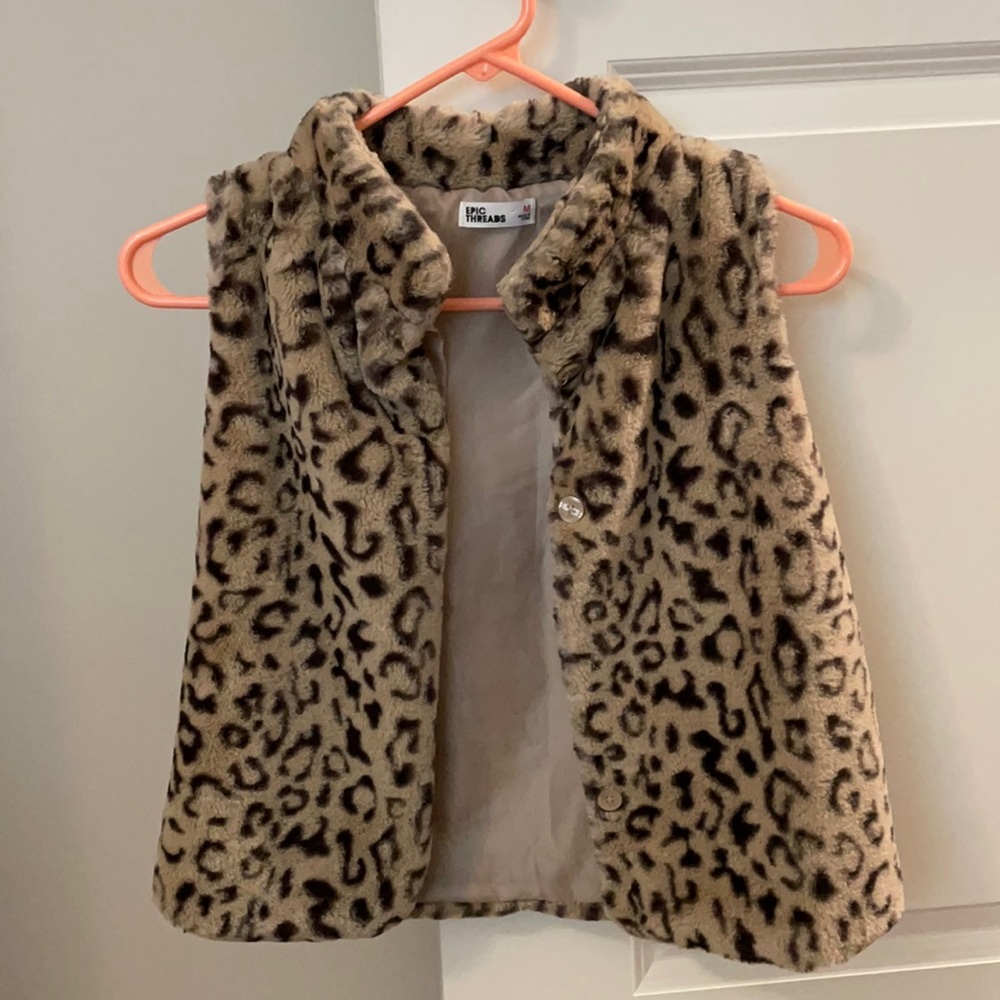 Leopard print girls medium vest. Super soft!